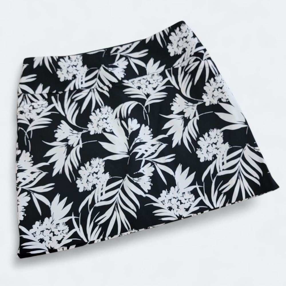 S.C & Co. Black White Tropical Floral Skort Size XL Activewear Golf Travel